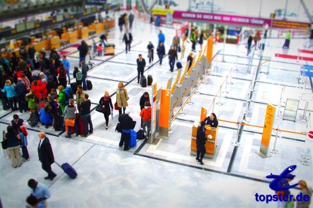 Люди в аэропорту