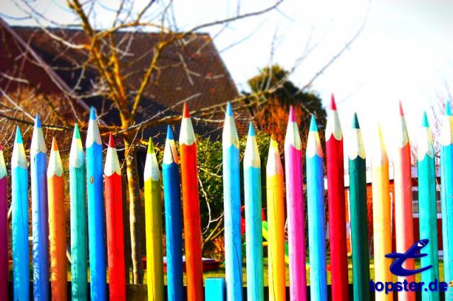 Красочные булавки забор