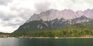 Eibsee с Zugspitze