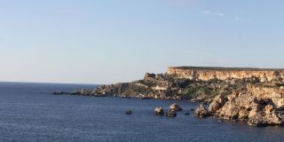 Скалы в Голден Бэй, Мальта